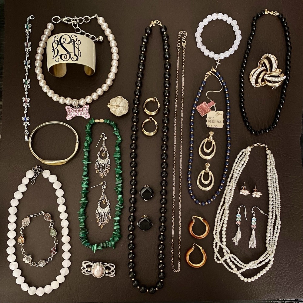 VTG - Modern Jewelry Necklace Bracelet Brooch Earrings Lot Silver And Gold Tone